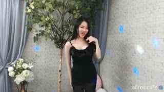 大胸车模抖奶视频,大胸车模性感演绎，网友直呼过瘾